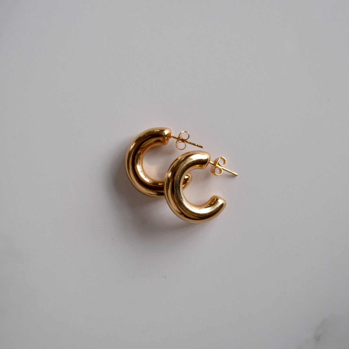 Lightweight Tube Hoops – Aurnia Jewellery